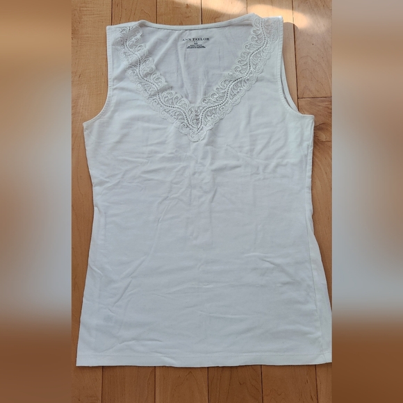 ANN TAYLOR white tank top with lace in size XS - Picture 1 of 5
